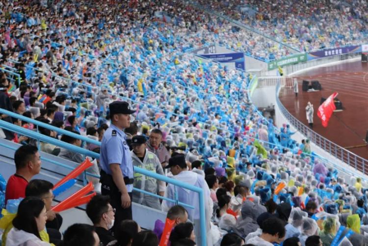 平安“苏超”，同样“警”彩——常州3.6万余名球迷畅享盛宴